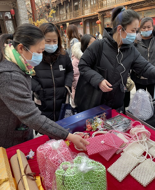 祝福三·八婦女節(jié)，勵志珠珠繡添風采！------記手工之家參加“幸福叢臺、巾幗添彩”手工藝品展