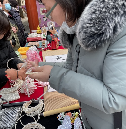 祝福三·八婦女節(jié)，勵志珠珠繡添風采！------記手工之家參加“幸福叢臺、巾幗添彩”手工藝品展