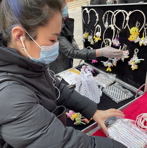 祝福三·八婦女節(jié)，勵志珠珠繡添風采！------記手工之家參加“幸福叢臺、巾幗添彩”手工藝品展