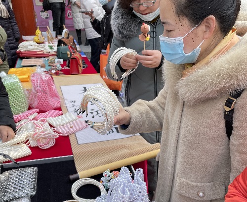祝福三·八婦女節(jié)，勵志珠珠繡添風采！------記手工之家參加“幸福叢臺、巾幗添彩”手工藝品展