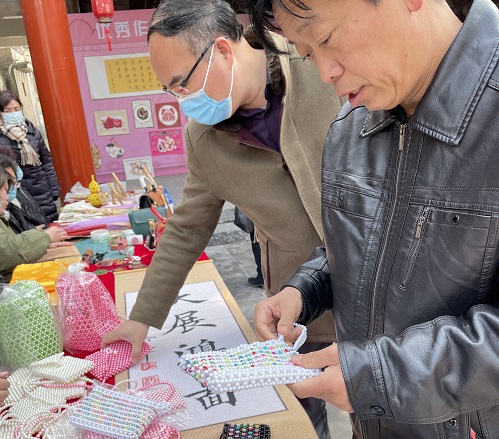 祝福三·八婦女節(jié)，勵志珠珠繡添風采！------記手工之家參加“幸福叢臺、巾幗添彩”手工藝品展