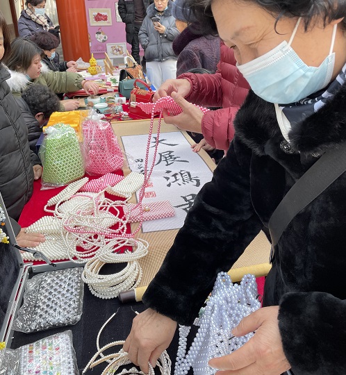 祝福三·八婦女節(jié)，勵志珠珠繡添風采！------記手工之家參加“幸福叢臺、巾幗添彩”手工藝品展
