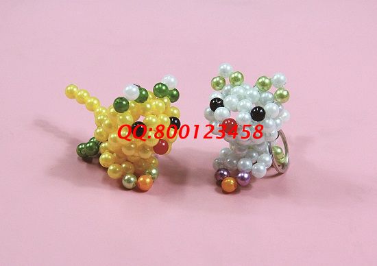 1月4日，想接正規(guī)廠家的手工活，做手工之家的珠繡串珠外發(fā)手工活，要對這里的產(chǎn)品了解，圖為勵志珠珠繡串珠產(chǎn)品實拍