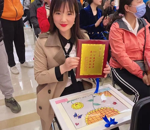 一起給他們關(guān)注、關(guān)心、關(guān)愛-----記手工之家受邀參加藍(lán)絲帶行動(dòng)之孤獨(dú)癥孩子“有畫與你講”公益畫展