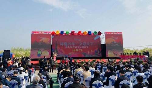 珠繡非遺項(xiàng)目展風(fēng)采，助力邱縣文冠果花節(jié)----記邱縣第六屆文冠果花節(jié)勝利開幕