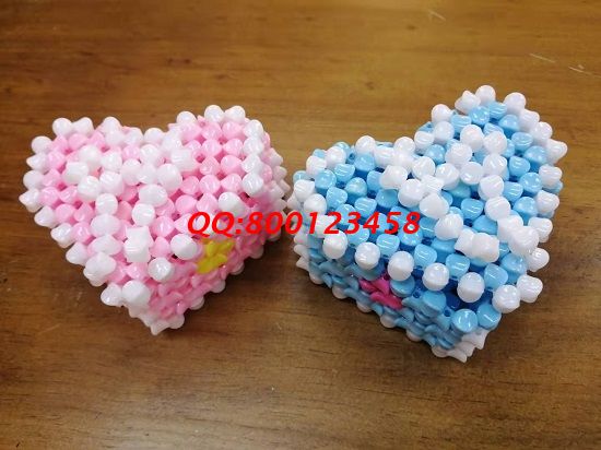 4月27日，實地考察，找到了正規(guī)廠家的手工活，可以帶回家做的手工活要先確定合作企業(yè)正規(guī)可靠，圖為勵志珠珠繡串珠手工產品實拍