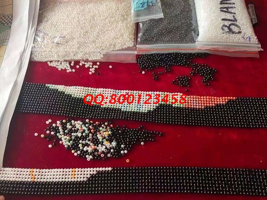 媽媽在家做手工活掙錢，孩子不再做留守兒童(圖1)