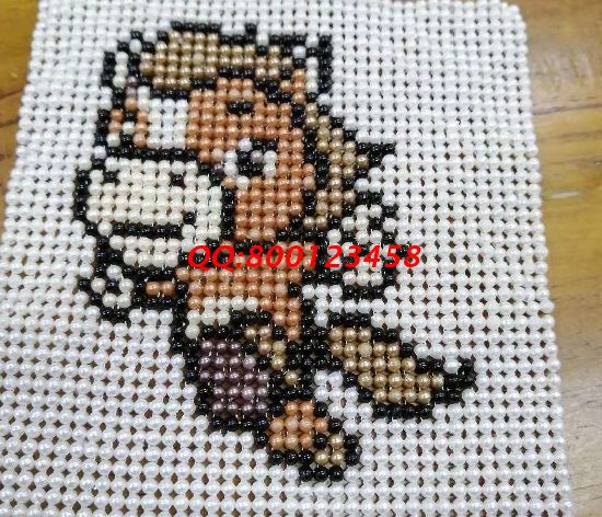 5月27日，要賺錢，在家里做什么外發(fā)手工活，他們選擇非遺項(xiàng)目手工活外發(fā)加工回收項(xiàng)目，圖為勵(lì)志珠珠繡小幅手工成品實(shí)拍