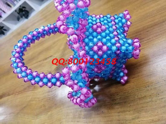 5月28日，加工驗收有保障，可以帶回家做的手工活，手工之家的勵志珠珠繡服務(wù)很完善，圖為珠繡串珠純手工（花籃）成品實(shí)拍