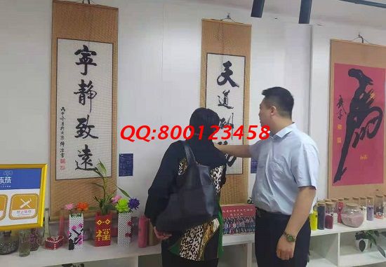 可以帶回家做的手工活兼職，她看著店做珠繡多了一份收入
