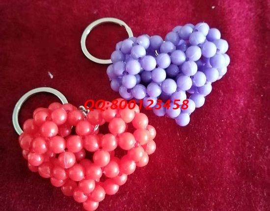 6月1日，拿回家做的手工活，可以在家做的手工活，找手工活要找有前景的企業(yè)和產(chǎn)品，圖為勵(lì)志珠珠繡串珠純手工小飾品實(shí)拍