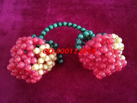 6月2日，簡(jiǎn)單好做、長(zhǎng)期穩(wěn)定，這個(gè)拿回家做的手工活材料一直郵寄到家。圖為勵(lì)志珠珠繡串珠純手工成品實(shí)拍