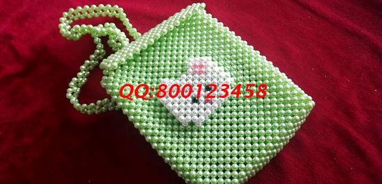 6月24日，可以帶回家做的手工活，珠繡手工活外發(fā)加工項(xiàng)目適合你、我、他和她，圖為勵(lì)志珠珠繡新款珠包成品實(shí)拍
