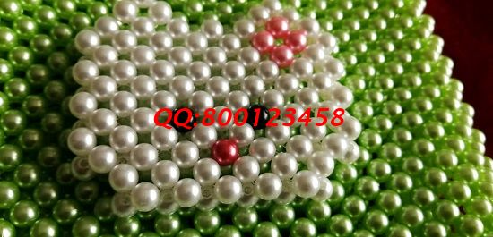 6月24日，可以帶回家做的手工活，珠繡手工活外發(fā)加工項(xiàng)目適合你、我、他和她，圖為勵(lì)志珠珠繡新款珠包成品實(shí)拍