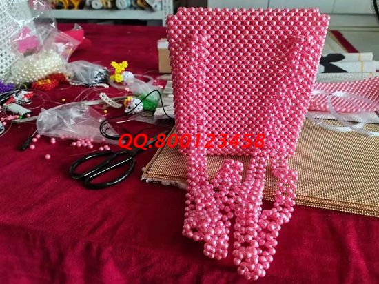 6月26日，靠譜的手工活加工項(xiàng)目，找可以寄到家做的手工活應(yīng)該知道這些，圖為勵(lì)志珠珠繡新款珠包成品實(shí)拍