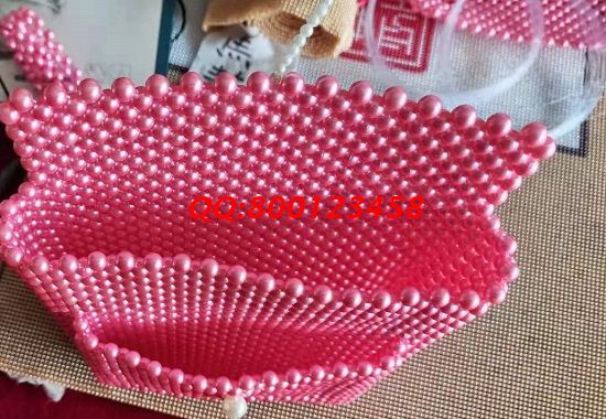 6月26日，靠譜的手工活加工項(xiàng)目，找可以寄到家做的手工活應(yīng)該知道這些，圖為勵(lì)志珠珠繡新款珠包成品實(shí)拍