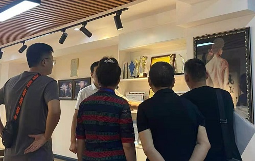 以珠繡手工為紐帶，做好居家就業(yè)創(chuàng)業(yè)-------記四川南充殘聯(lián)合作考察團在手工之家