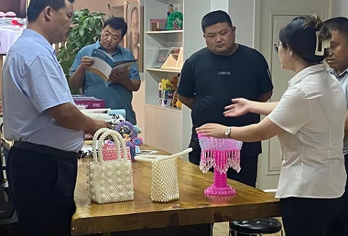 發(fā)展殘疾人事業(yè)，實(shí)施鄉(xiāng)村振興戰(zhàn)略--------記邱縣梁二莊鎮(zhèn)村領(lǐng)導(dǎo)一行蒞臨手工之家參觀指導(dǎo)