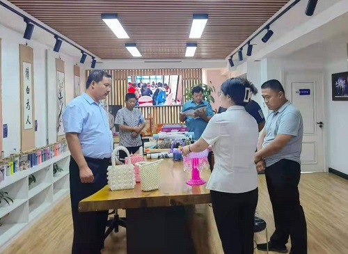 發(fā)展殘疾人事業(yè)，實(shí)施鄉(xiāng)村振興戰(zhàn)略--------記邱縣梁二莊鎮(zhèn)村領(lǐng)導(dǎo)一行蒞臨手工之家參觀指導(dǎo)