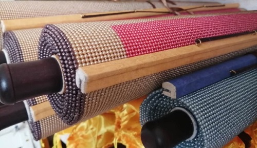 一顆顆小珠子，一雙雙巧手，飛針走線繡來財(cái)富(圖1)