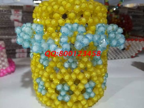 7月28日，選擇在家做的手工活，可以帶回家做的手工活，越來(lái)越多人來(lái)到這里，圖為珠繡串珠純手工成品實(shí)拍