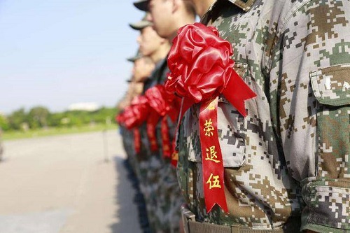 今天，手工之家跟大家一起致敬“最可愛的人”！