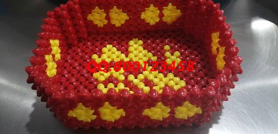 8月4日，可以帶回家做的手工活，手工活代理加工項目就選有責任的手工之家，圖為勵志珠珠繡串珠手工產品（一款收納盒）實拍