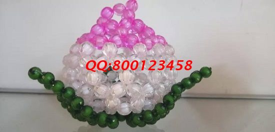 8月10日，就業(yè)創(chuàng)業(yè)好項目，拿回家做的手工活，手工之家的手工活代理加工項目很受大家的歡迎，圖為勵志珠珠繡串珠產品實拍