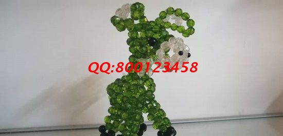 8月12日，可以帶回家做的手工活，多勞多得，掙錢(qián)多少主要看付出多少，圖為勵(lì)志珠珠繡串珠成品實(shí)拍