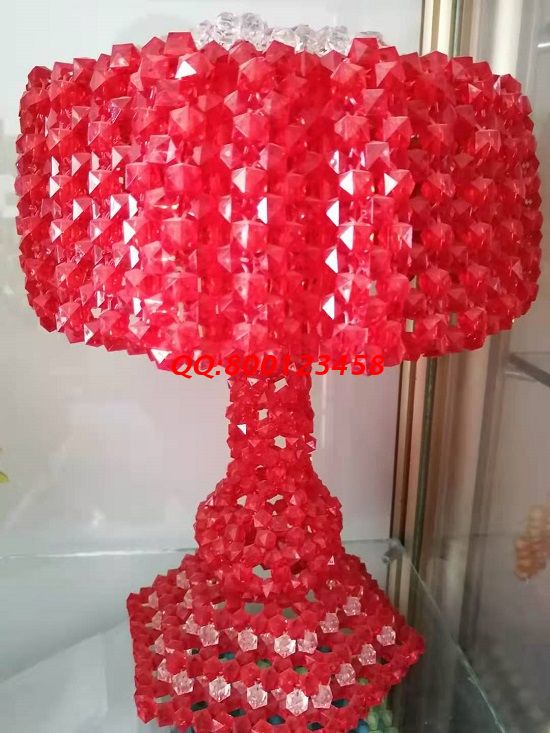 8月14日，七夕與家人一起在家做手工活掙錢(qián)，簡(jiǎn)單好做、時(shí)間自由的就選手工之家的珠繡串珠外發(fā)手工活，圖為勵(lì)志珠珠繡串珠成品實(shí)拍