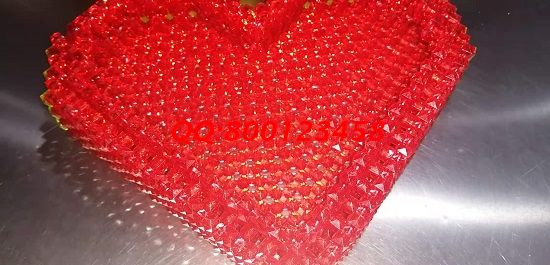 8月14日，七夕與家人一起在家做手工活掙錢(qián)，簡(jiǎn)單好做、時(shí)間自由的就選手工之家的珠繡串珠外發(fā)手工活，圖為勵(lì)志珠珠繡串珠成品實(shí)拍