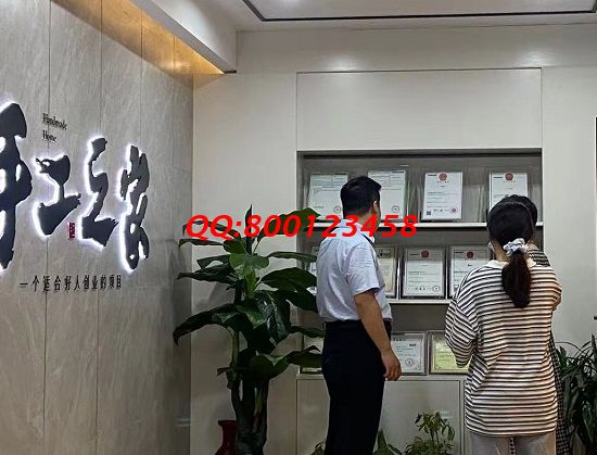 8月23日，材料有保障，拿回家做的手工活，在家做手工活掙錢選非遺手工勵(lì)志珠珠繡是有道理的，圖為手工之家接待考察加工人員剪影