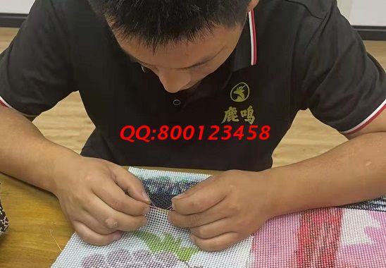 9月5日，實地考察、詳細了解，這個拿回家做的手工活讓人放心，在家足不出戶做勵志珠珠繡手工能掙錢，圖為手工之家接待考察合作加工客戶剪影