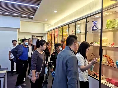 做好珠繡手工，助力鄉(xiāng)村振興 --- --- 記邯鄲學(xué)院宋主任一行蒞臨手工之家參觀指導(dǎo)