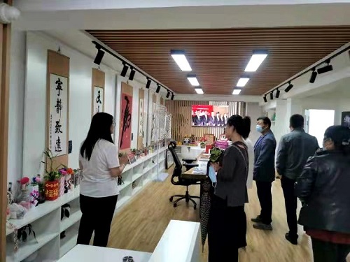 做好珠繡手工，助力鄉(xiāng)村振興 --- --- 記邯鄲學(xué)院宋主任一行蒞臨手工之家參觀指導(dǎo)