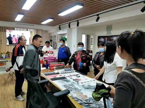 做好珠繡手工，助力鄉(xiāng)村振興 --- --- 記邯鄲學(xué)院宋主任一行蒞臨手工之家參觀指導(dǎo)
