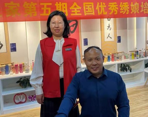 10月4日，拿回家做的手工活，珠繡串珠手工活代理加工項(xiàng)目的加工材料都有啥？看看就知道，圖為手工之家第五期優(yōu)秀繡娘培訓(xùn)會剪影