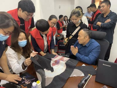 10月4日，拿回家做的手工活，珠繡串珠手工活代理加工項(xiàng)目的加工材料都有啥？看看就知道，圖為手工之家第五期優(yōu)秀繡娘培訓(xùn)會剪影