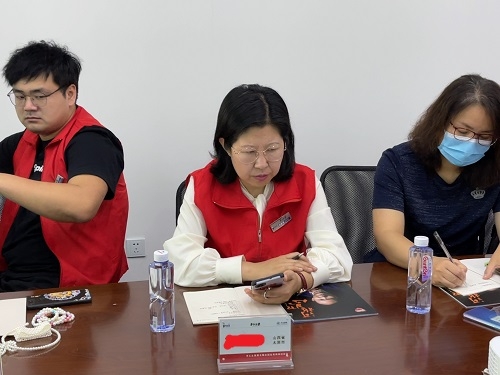 10月5日，想接正規(guī)廠家的手工活，手工活代加工項(xiàng)目，大家選擇這個(gè)可信可靠的珠繡手工，圖為手工之家第五期優(yōu)秀繡娘培訓(xùn)會(huì)剪影