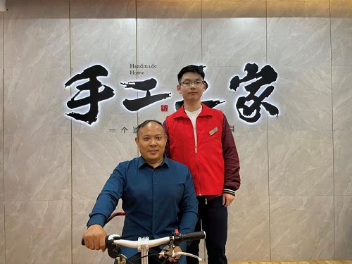 10月7日，正規(guī)可靠，拿回家做的手工活，可以寄到家做的手工活代理加工項(xiàng)目，就選這里，圖為手工之家優(yōu)秀繡娘培訓(xùn)會(huì)剪影