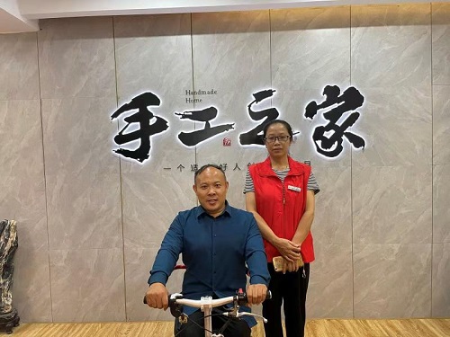 10月7日，正規(guī)可靠，拿回家做的手工活，可以寄到家做的手工活代理加工項(xiàng)目，就選這里，圖為手工之家優(yōu)秀繡娘培訓(xùn)會(huì)剪影