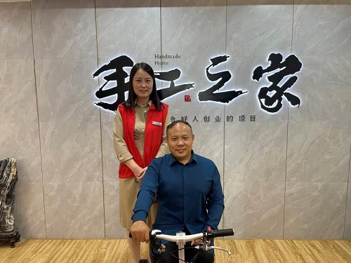 10月7日，正規(guī)可靠，拿回家做的手工活，可以寄到家做的手工活代理加工項(xiàng)目，就選這里，圖為手工之家優(yōu)秀繡娘培訓(xùn)會(huì)剪影