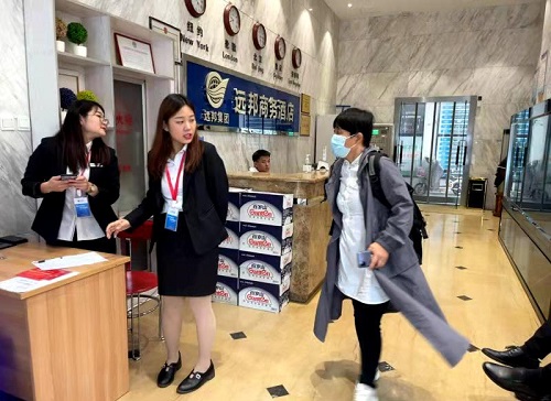 10月9日，實地考察，想接正規(guī)廠家的手工活，拿回家做的手工活就選非遺項目勵志珠珠繡，圖為手工之家第五期優(yōu)秀繡娘培訓(xùn)會接待剪影