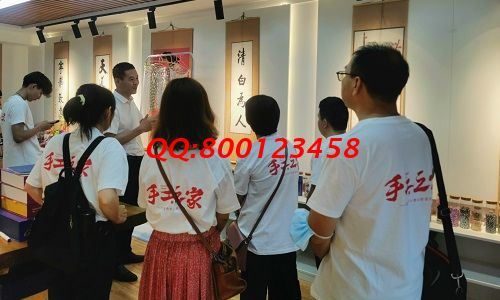 10月11日，想接正規(guī)廠家的手工活，找拿回家做的手工活，看好這兩點(diǎn)，可以放心選擇了，圖為手工之家優(yōu)秀繡娘往期培訓(xùn)會剪影
