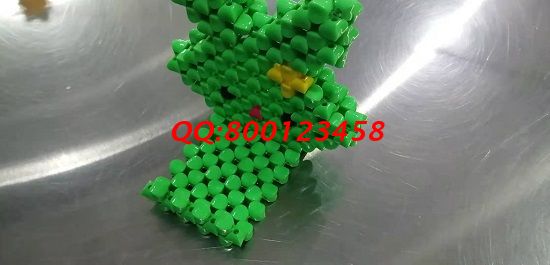 10月17日，可以帶回家做的手工活，手工之家的外發(fā)手工活是這樣交付成品的，圖為勵(lì)志珠珠繡串珠成品實(shí)拍