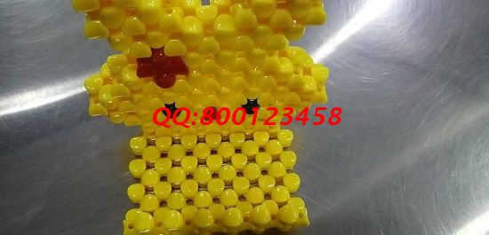 10月17日，可以帶回家做的手工活，手工之家的外發(fā)手工活是這樣交付成品的，圖為勵(lì)志珠珠繡串珠成品實(shí)拍