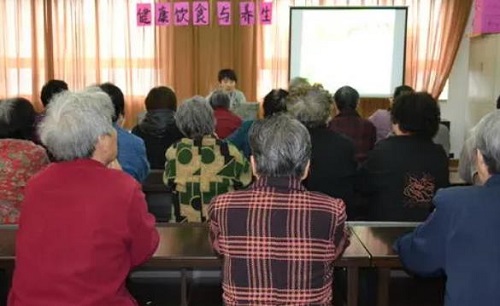 防騙在行動(dòng)，手工之家提醒大家，這幾種騙老人的騙局要了解，要提防(圖1)