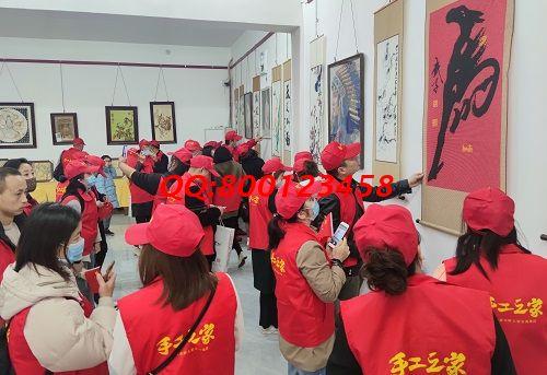 11月27日，可以帶回家做的手工活，手工活代加工，選擇非遺傳統(tǒng)珠繡就對(duì)了，圖為手工之家優(yōu)秀繡娘歷次線下培訓(xùn)會(huì)剪影