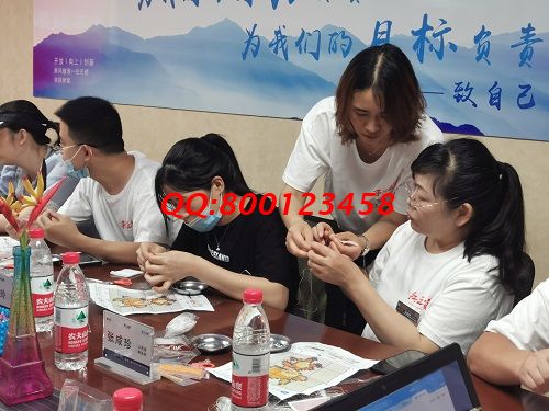 11月27日，可以帶回家做的手工活，手工活代加工，選擇非遺傳統(tǒng)珠繡就對(duì)了，圖為手工之家優(yōu)秀繡娘歷次線下培訓(xùn)會(huì)剪影