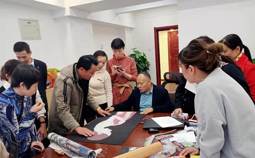2021如何在家掙錢？越來(lái)越多人選擇手工活加工(圖1)